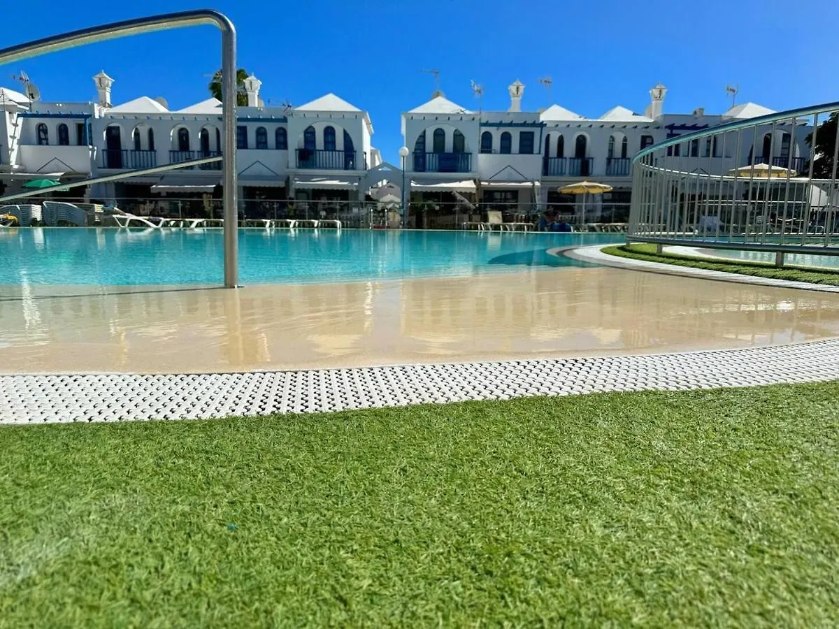 Sunny Poolview Bungalow In Maspalomas ספרד